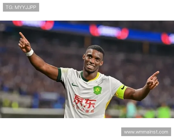 狮象争锋足协杯决赛前夕国安与河南吉祥物亲密互动展现友谊与竞技精神